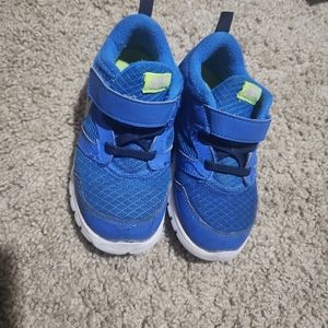 Nike toddler boy size 9 blue velcro tennis shoes